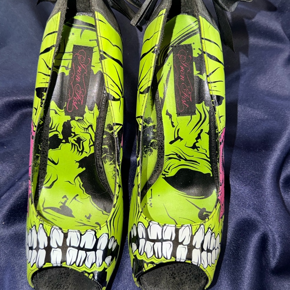 Vintage Y2K Iron Fist Zombie Stomper Heels